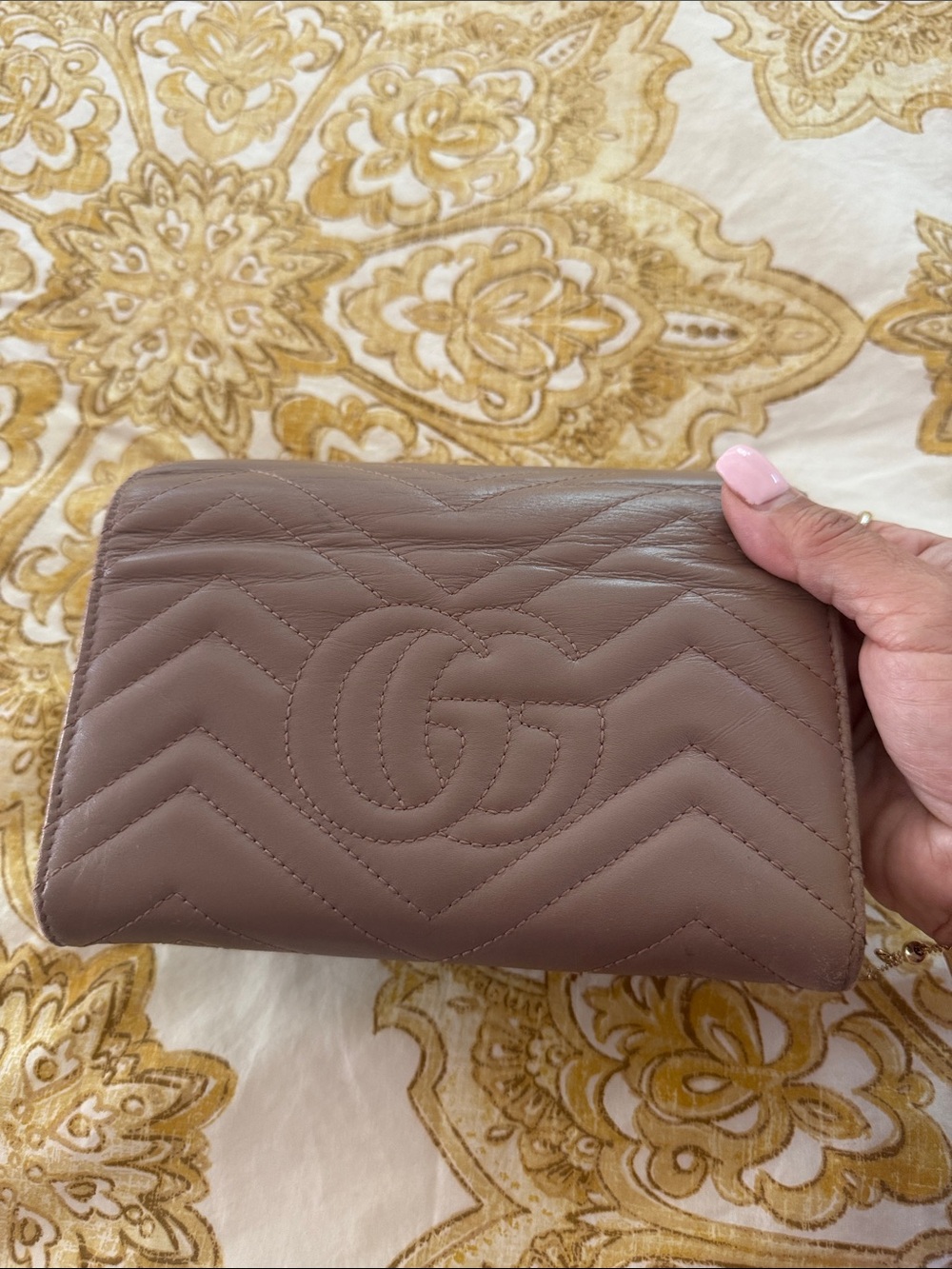 Gucci Quilted Leather Wallet in Taupe with Gold GG - Picture 4 of 8